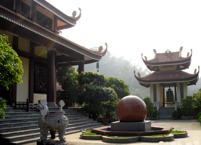 Yen Tu Buddhist spring festival begins