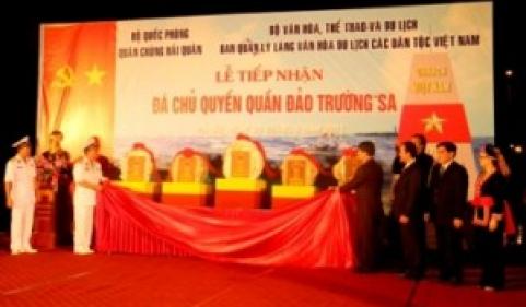 Làng Văn hóa - Du lịch các dân tộc Việt Nam tiếp nhận đá chủ quyền quần đảo Trường Sa