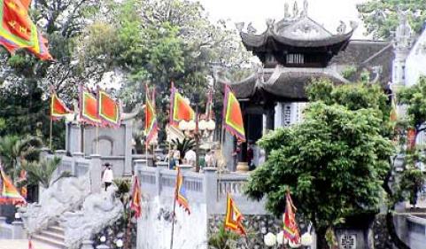 Viếng thăm đền Cửa Ông (Quảng Ninh)