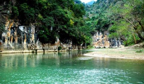 Vẻ đẹp hoang sơ của hồ Ba Bể