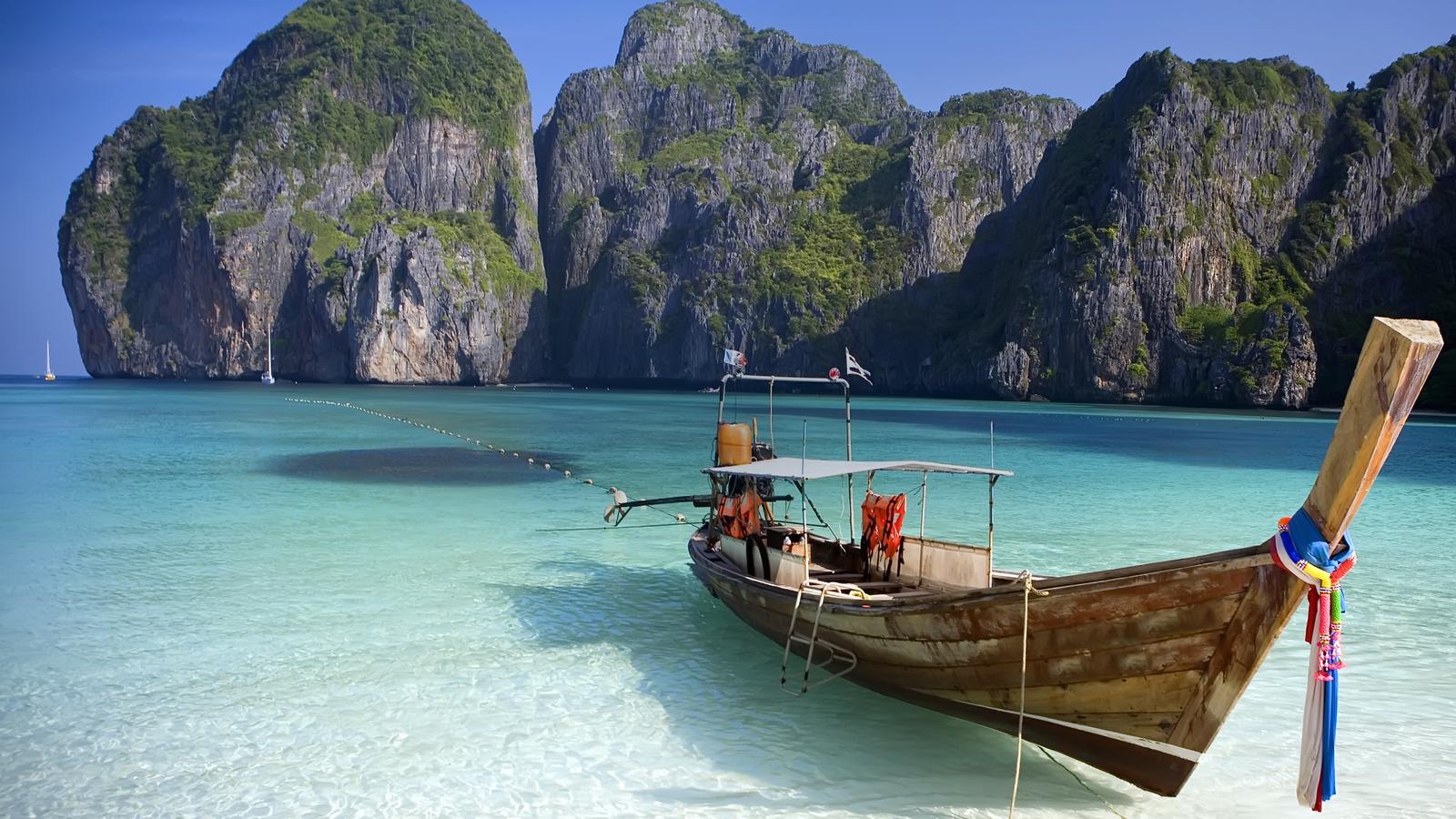 beach-break-at-koh-phi-phi-3