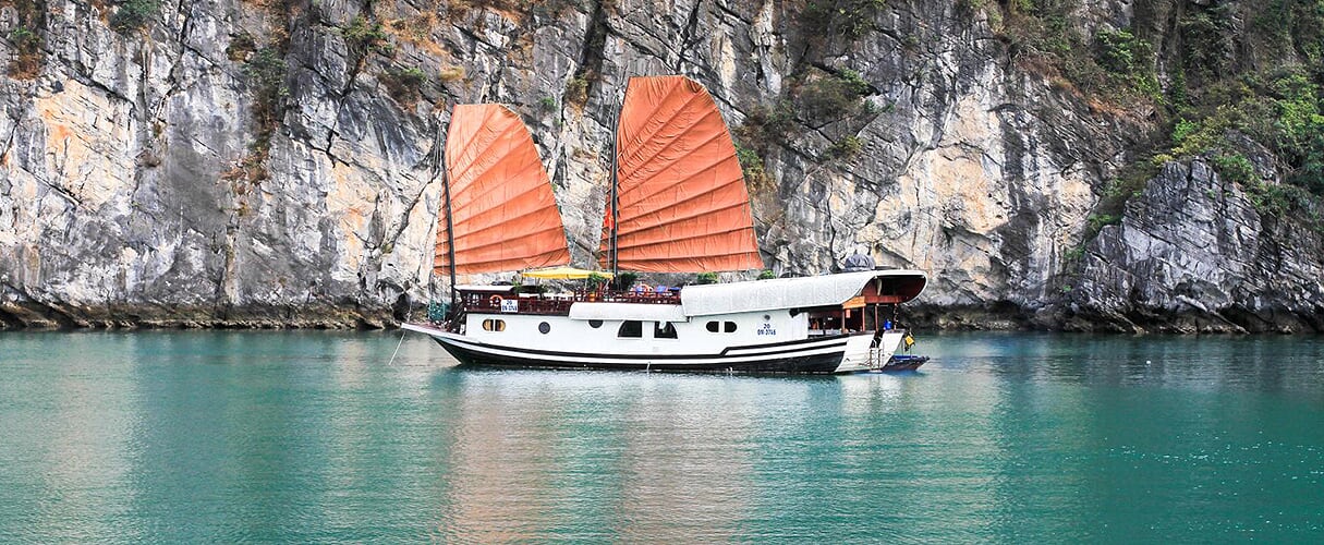 Dragon Bay cruise full day tour from Halong
