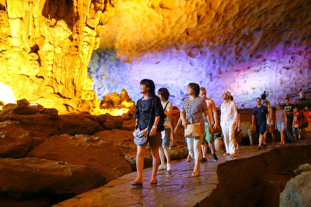 Option 1: Visit Thien Cung cave