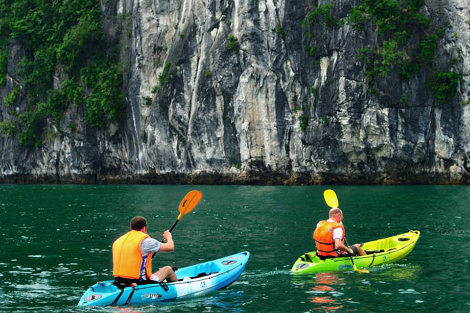 kayaking-halong-swan-cruise-3-days-2-nights-3