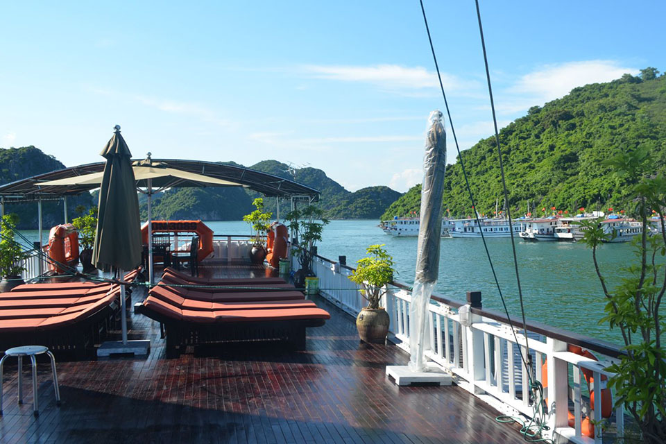 sun-deck-the-viet-beauty-cruise-2-days-1-night-3