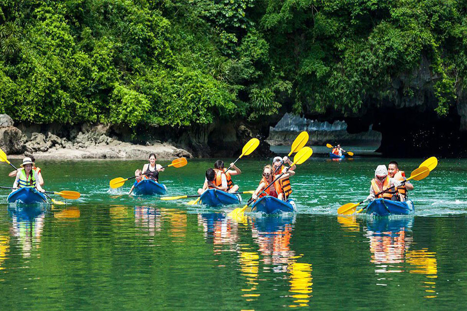 kayaking-the-viet-beauty-cruise-2-days-1-night-5