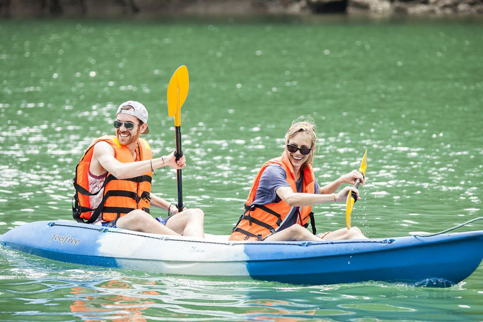 kayaking-the-viet-beauty-cruise-2-days-1-night-6