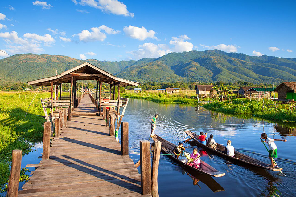 960-inle-lake-hill-view