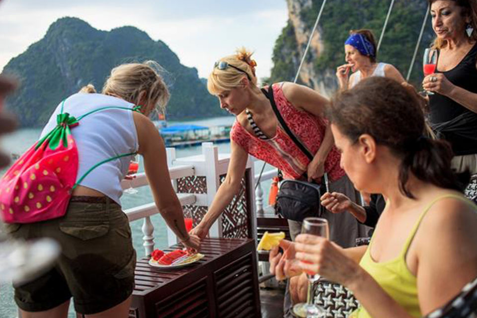 halong-imperial-legend-cruise-2-days-1-night-3