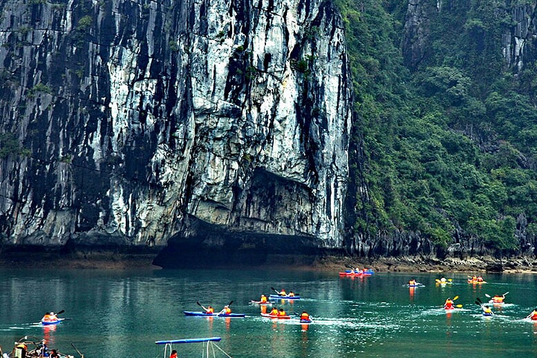 kayaking-indochina-sails-2-days-1-night-4