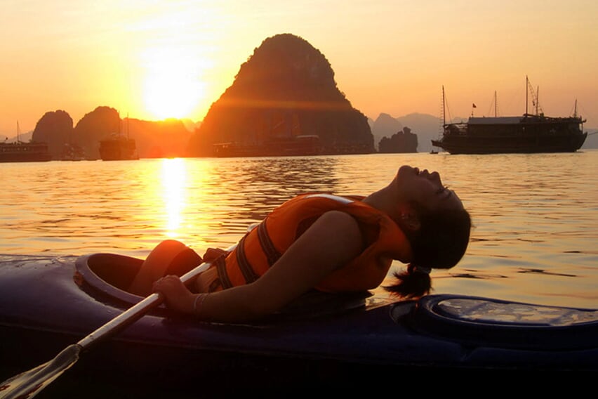 kayaking-petit-white-dolphin-cruise-3-days-2-night