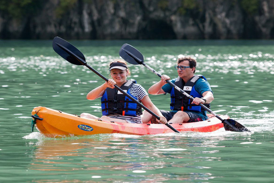 apricot-premium-cruise-kayaking
