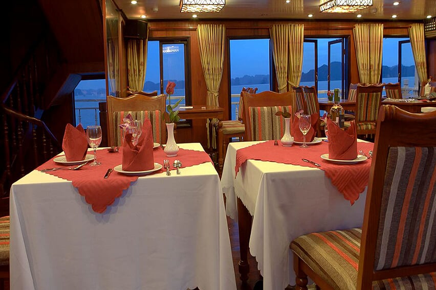 restaurant-grayline-cruise-3-days-2-nights