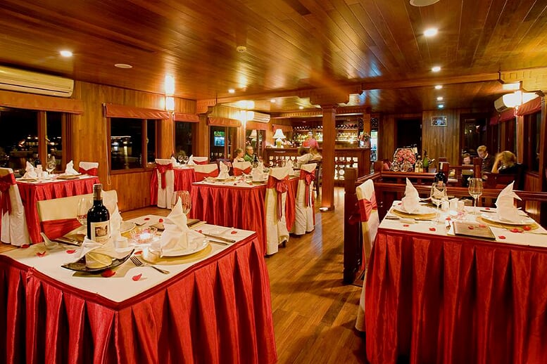 restaurant-valentine-cruise-2-days-1-night-1