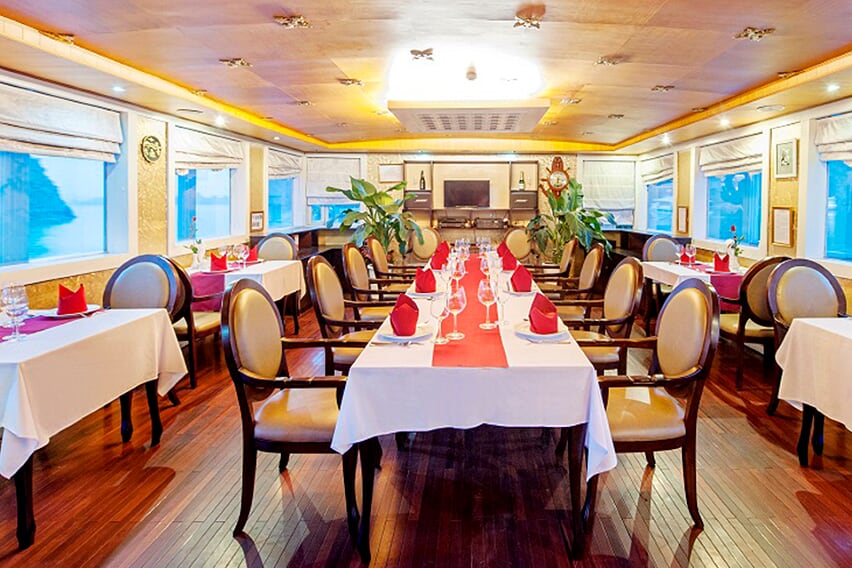 restaurant-white-dolphin-cruise-2-days-1-night