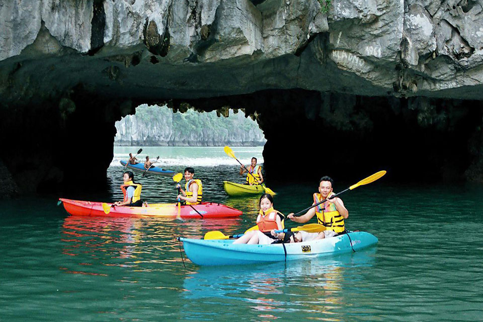 halong-private-boat-trip-from-hanoi-4-hours-3