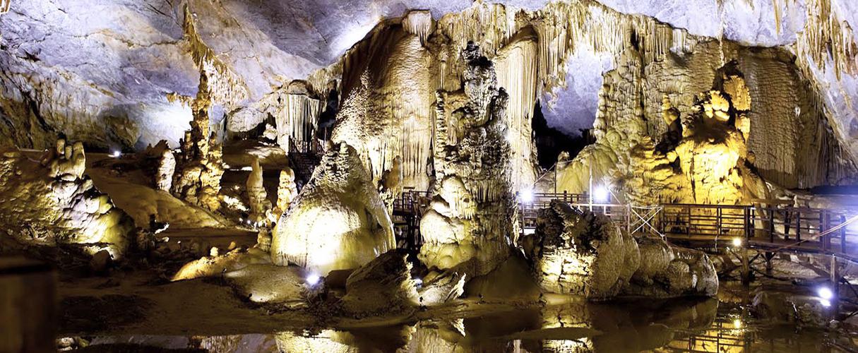 Thien Duong Cave full day discovery
