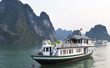 Petit White Dolphin Private Cruise 3 days/2 nights