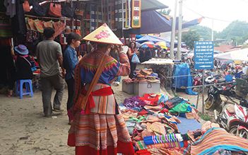 Sapa - Bac Ha Market 3D2N by bus every Friday