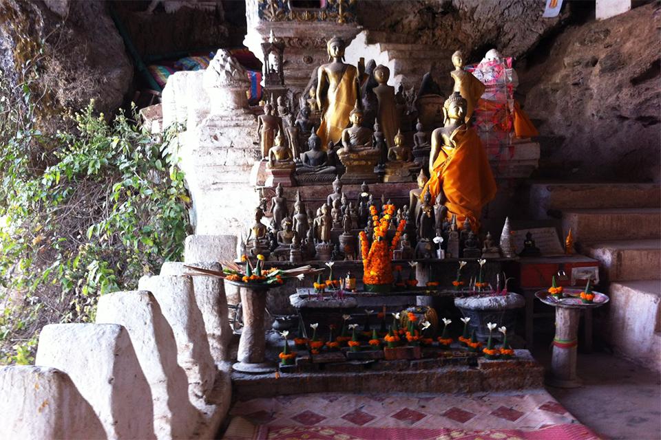 buddha-statues-at-pak-ou-caves