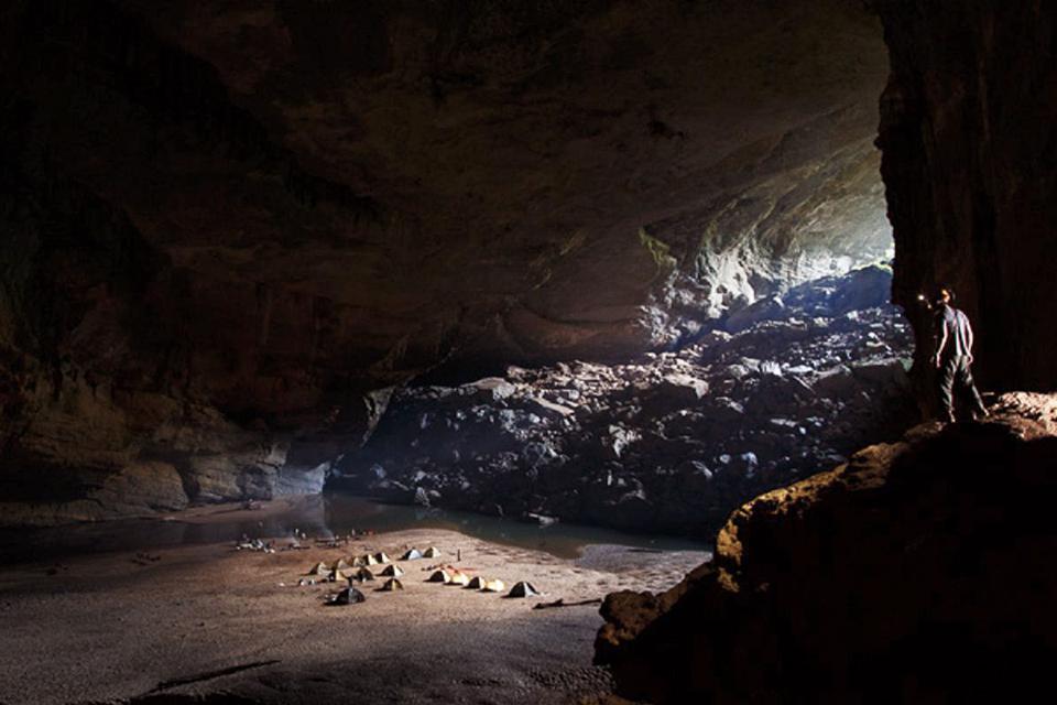 960-camping-in-en-cave