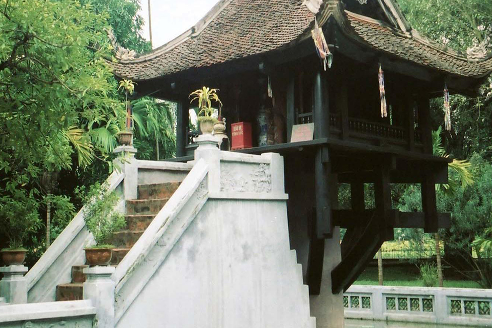 one-pillar-pagoda-hanoi-city-group-3