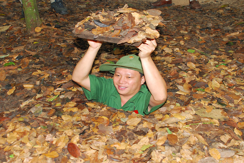 cu-chi-cu-chi-tunnels-and-cao-dai-temple-by-boat-and-van-2