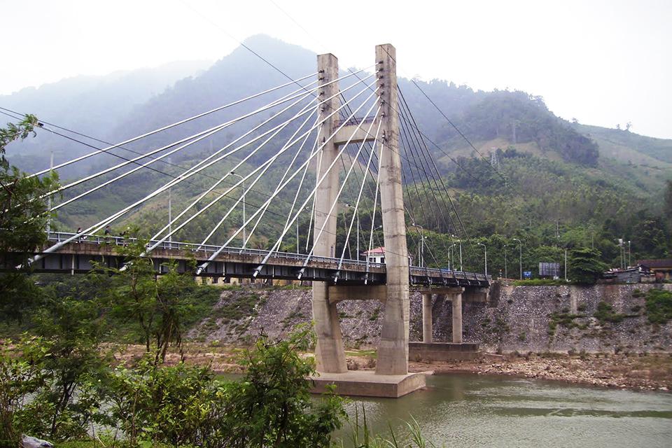 960-dakrong-bridge