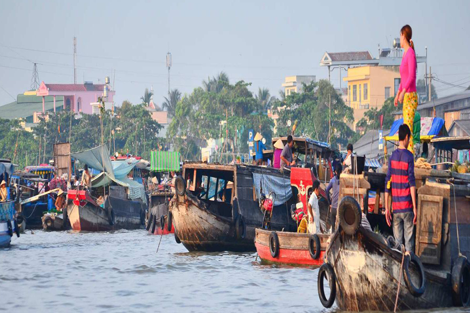 early-morning-of-the-cai-be-floating-market