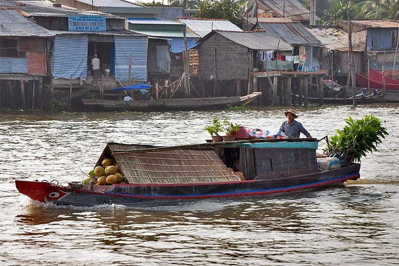 hightlights-of-vietnam-cambodia-12-days-cai-be-floating-village-9