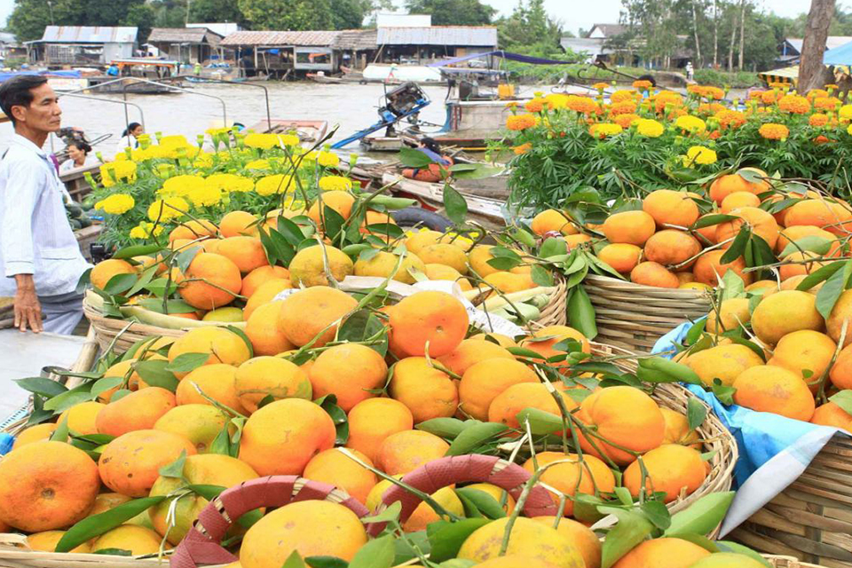 960-fruits-in-floating-market