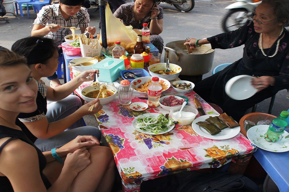 hanoi-street-food-tour-3-hours-2