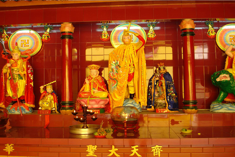 960-inside-quan-am-pagoda