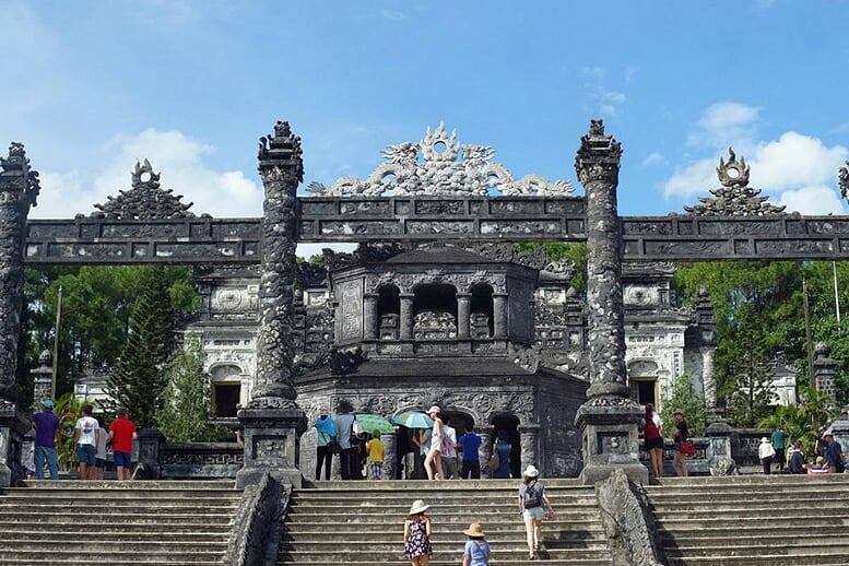hue-citadel-full-day-from-hoi-an-4
