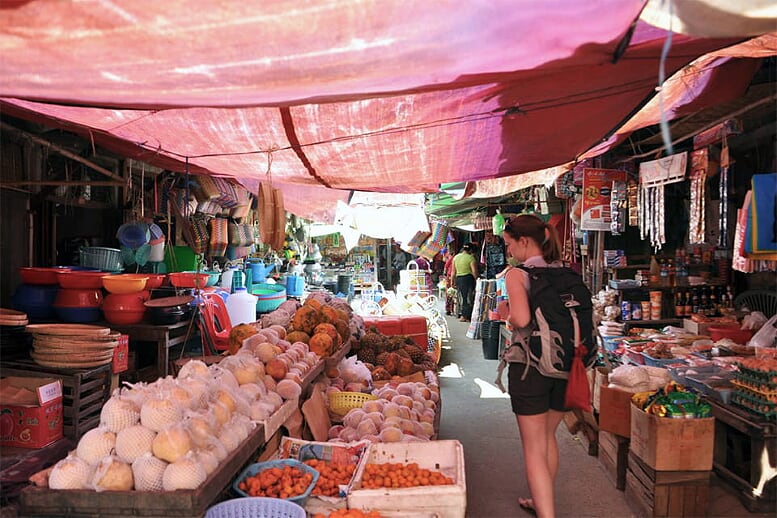 from-angkor-wat-to-bagan-12-days-market-nyaung-shwe-15