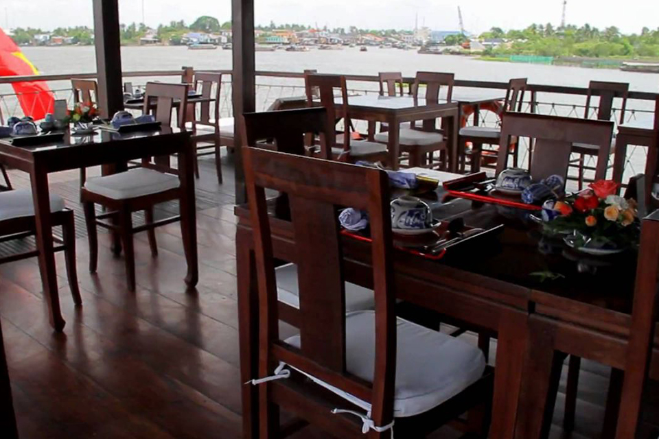 outside-dinning-room-mekong-delta-3day-tour-by-speedboat-4