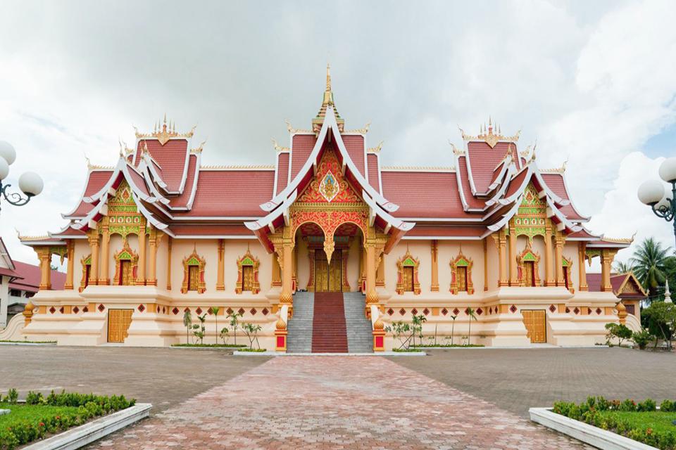 pha-that-temple-in-vientiane-laos