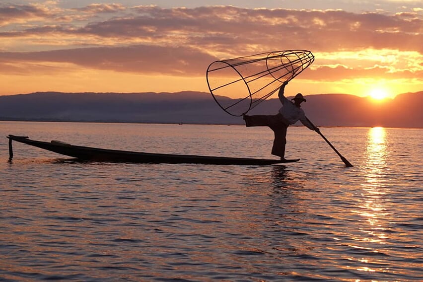 thailand-laos-burma-journey-sunset-inle-lake-8