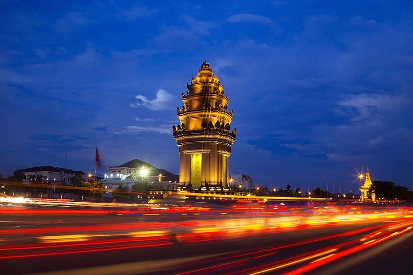 victory-monument-phnom-penh