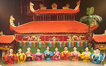 Saigon evening tour (cyclo, puppet show, dinner cruise)
