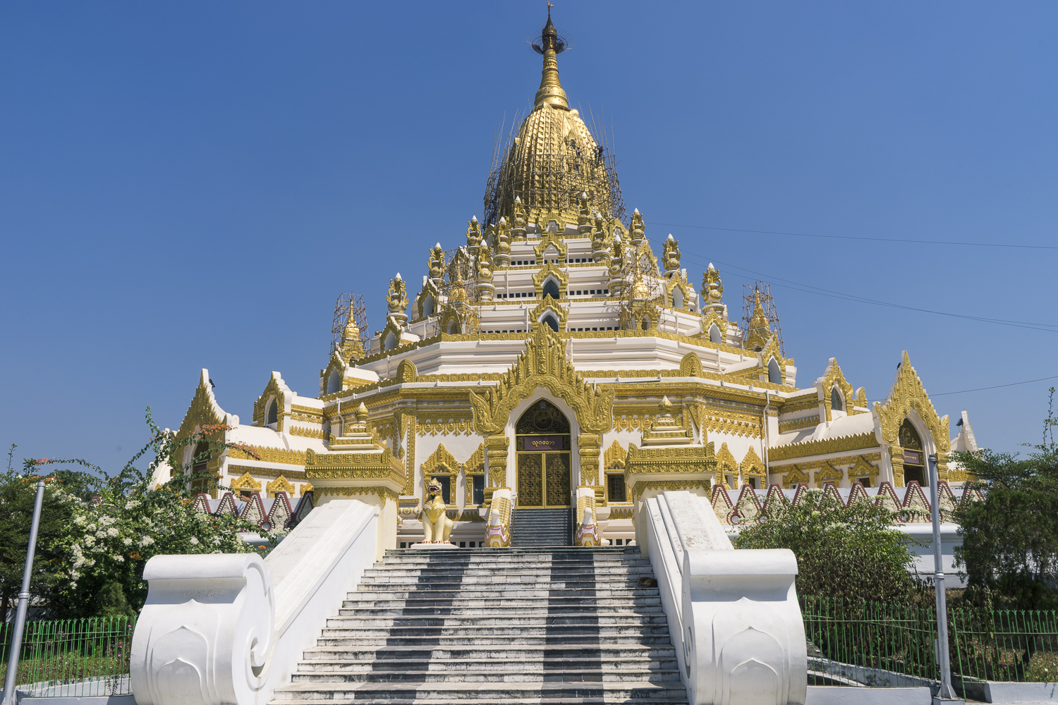 myanmar-yangon-swe-taw-myat-pagoda