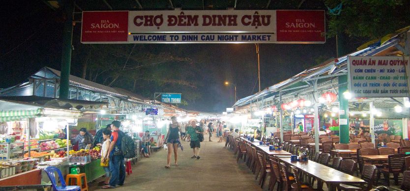 Explore Dinh Cau night market in Phu Quoc island