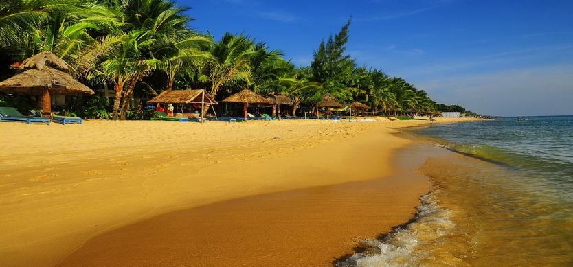 Duong Dong beach and Cau temple - two nearby impressive spots in Phu Quoc