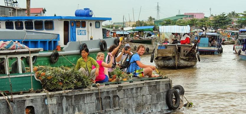 Top 6 most famous floating markets in Mekong Delta you should go
