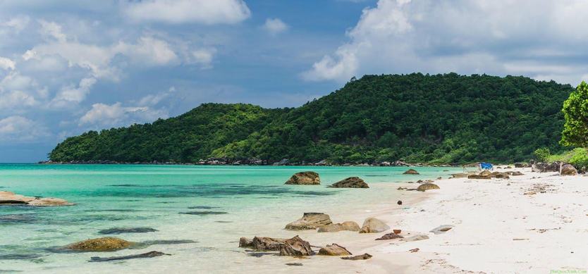 Explore the pristine Ong Lang Beach