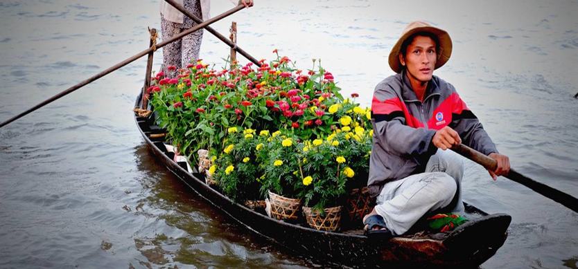 Experience wooden boat - Mekong travel guide
