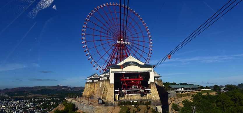 Admire Halong Bay with cable car system