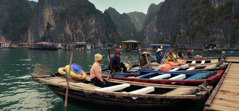 Ba Hang fishing village - One of the most famous places you must see in Halong Bay