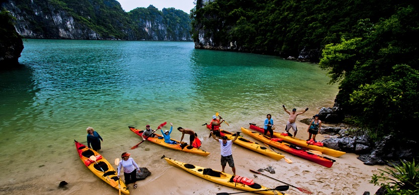 Kayaking to explore Halong bay