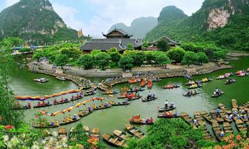 Visit Trang An Complex- A mixed natural and cultural world heritage in Ninh Binh, Vietnam